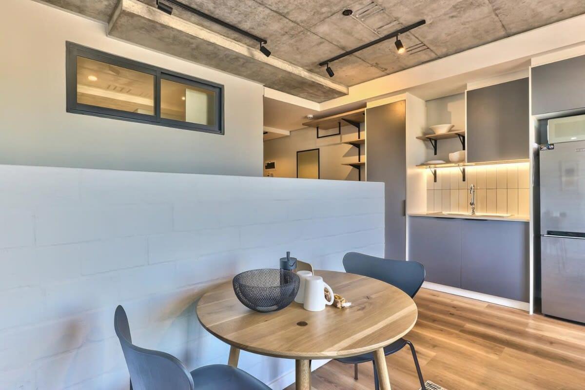Apartment Secure, Fast Wifi, Communal Pool- Lone Ranger Lux!