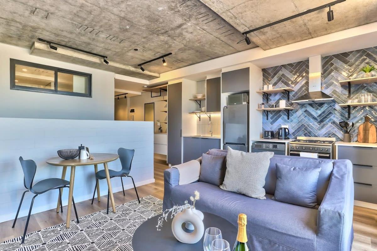 Apartment Secure, Fast Wifi, Communal Pool- Lone Ranger Lux! *