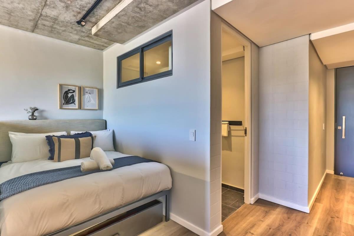 Secure, Fast Wifi, Communal Pool- Lone Ranger Lux! *