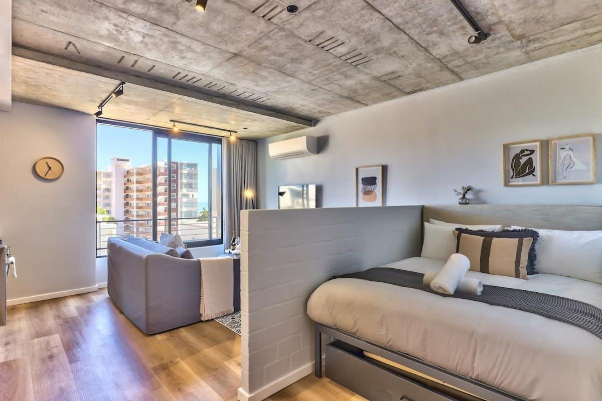 Apartment Secure, Fast Wifi, Communal Pool- Lone Ranger Lux!